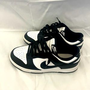 Pair of Nike dunks pandas size 9.5 in great condition